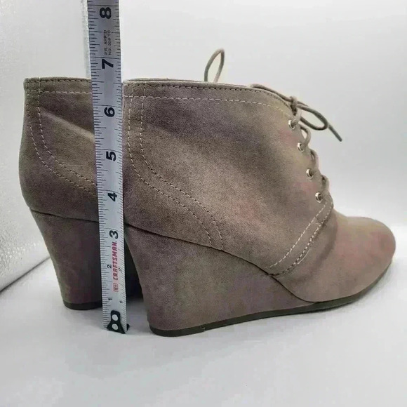 Arizona Jeans Women's boots 8.5 Lexie Booties Ankle Lace Up Wedge Tan Beige - Picture 3 of 11